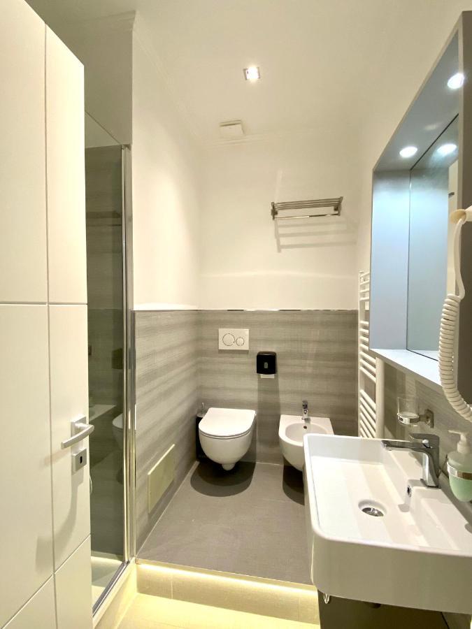 The One - Sun 'N Sea Rooms Специя Екстериор снимка